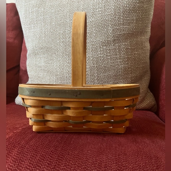 Longaberger 1997 Incentive Basket with green - Picture 2 of 3